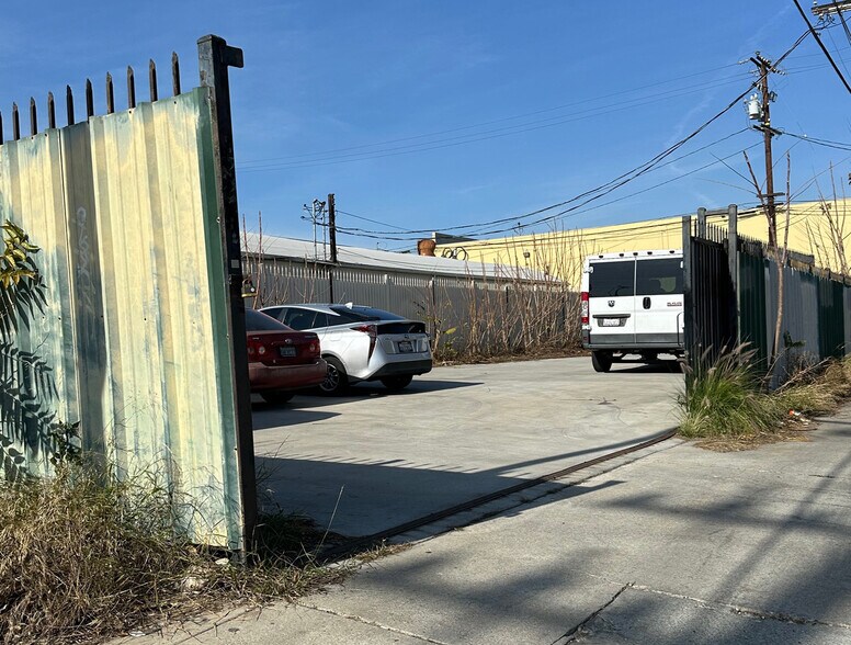 More Photos Of 2537-2553 E 54th St, Huntington Park Manufacturing For Sale
