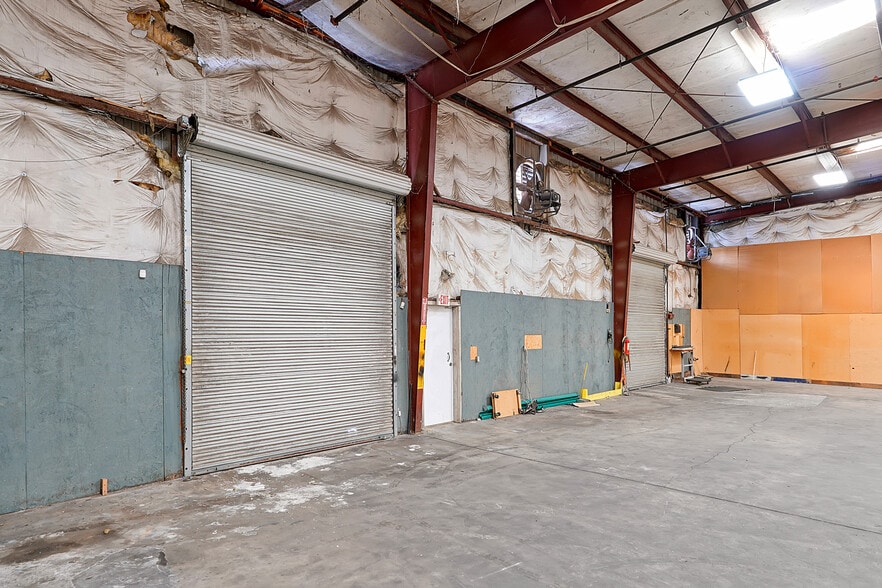 More Photos Of 11435 Rocket Blvd, Orlando Warehouse For Lease
