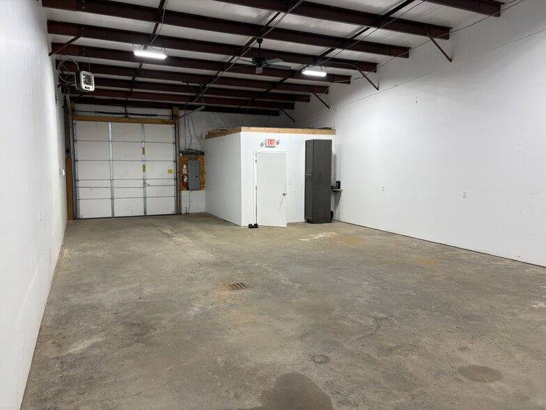 More Photos Of 151 Discovery Dr, Colmar Light Distribution For Lease