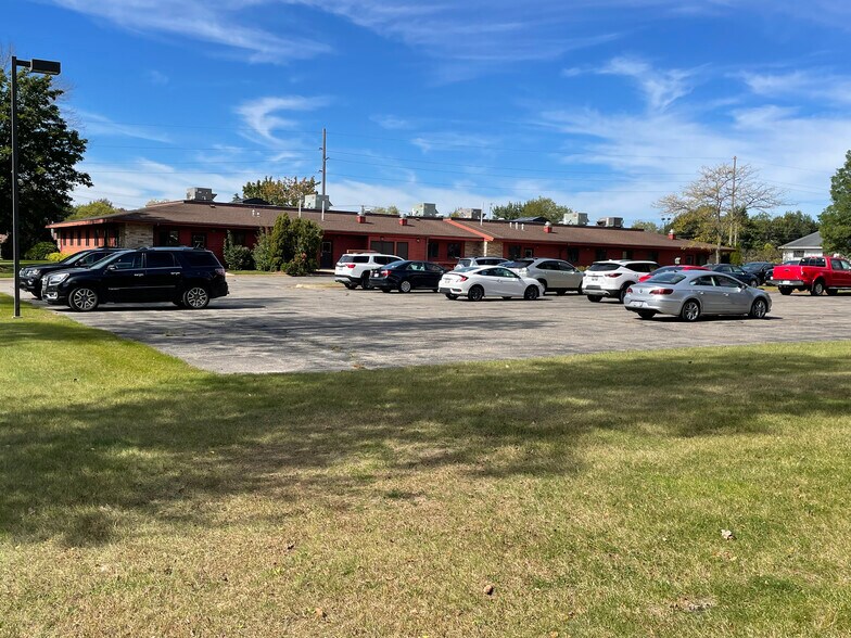 More Photos Of 400 Viking Dr, Reedsburg Office For Sale