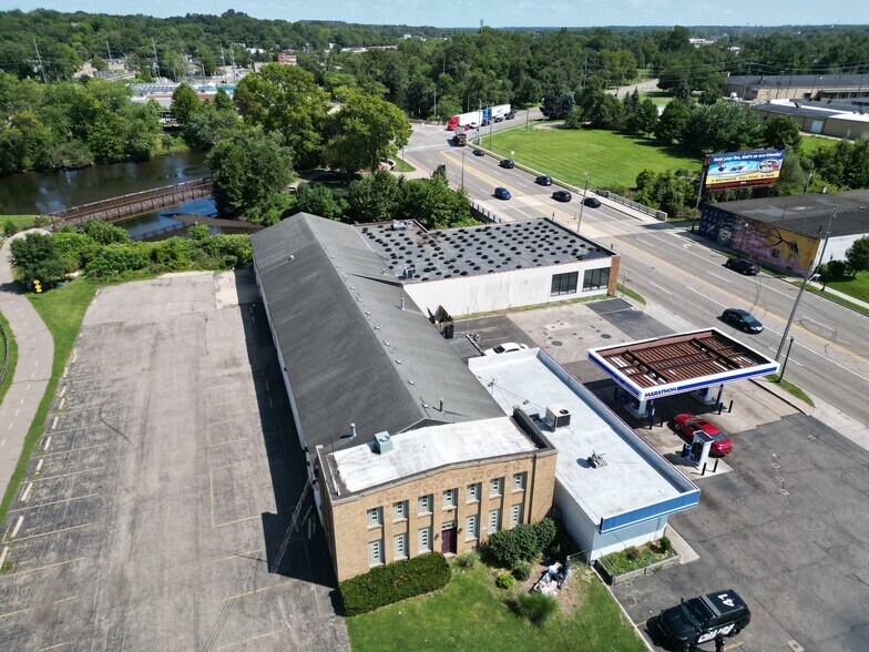 More Photos Of 412 Harrison St, Kalamazoo Freestanding For Lease