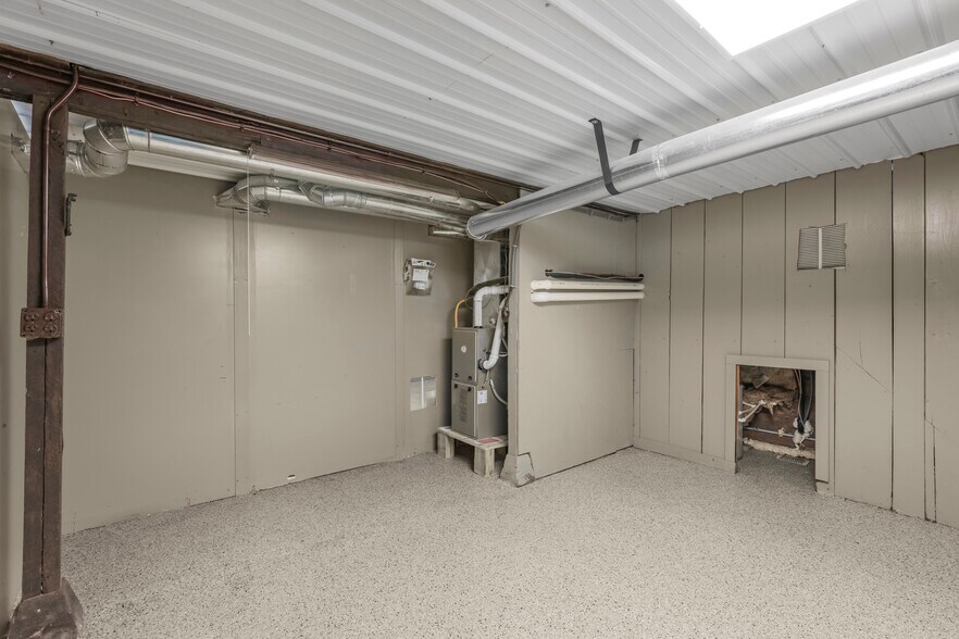 More Photos Of 90917 240th St, Austin Light Distribution For Sale