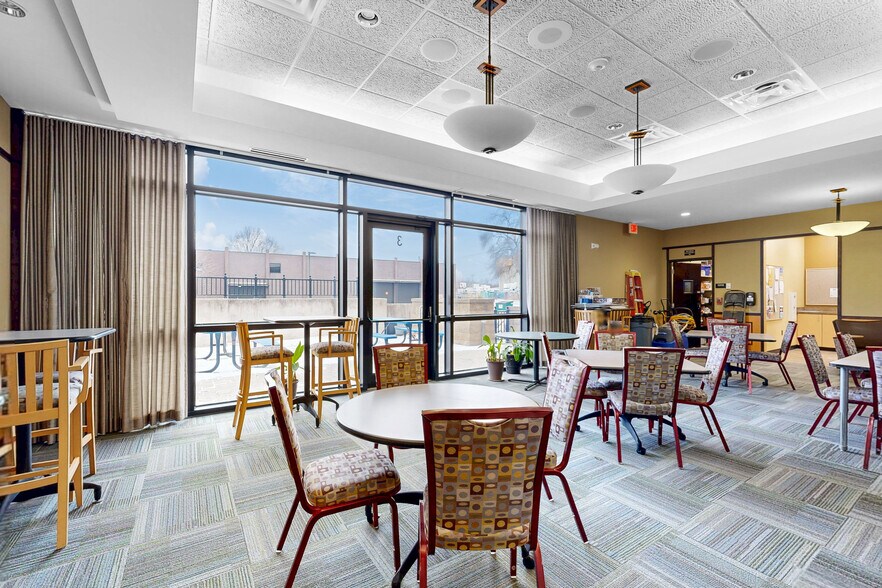 More Photos Of 2100 Fleur Dr, Des Moines Office For Sale