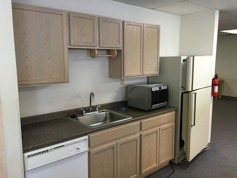 More Photos Of 600 S Holmes Ave, Saint Louis Office For Sale