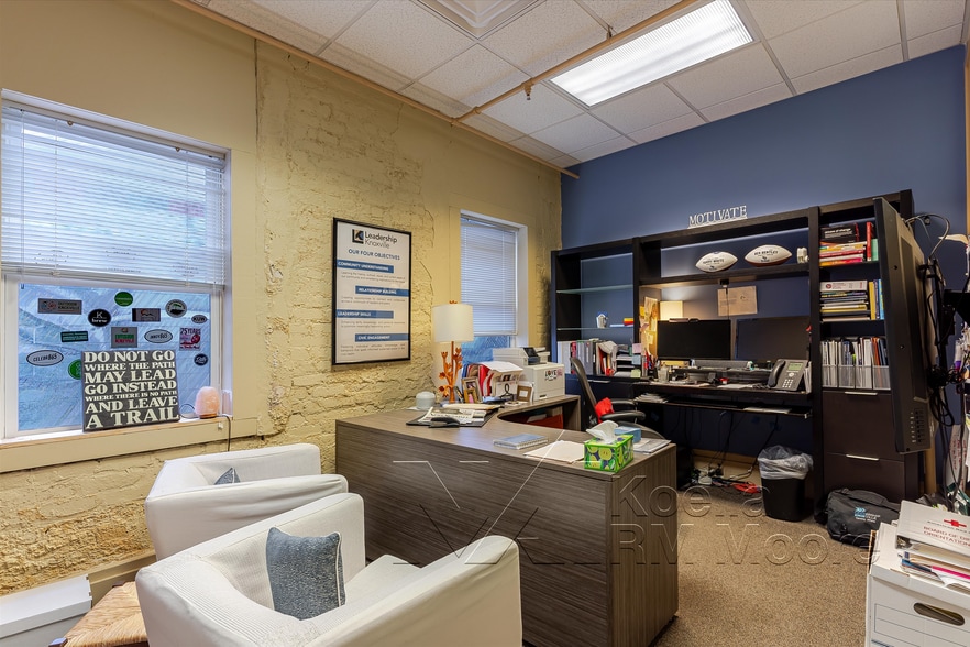 More Photos Of 17 Market Sq, Knoxville Storefront Retail Office For Sale