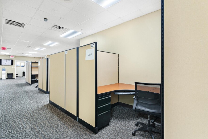 More Photos Of 1904 Thomas Ave, Leesburg Office For Lease