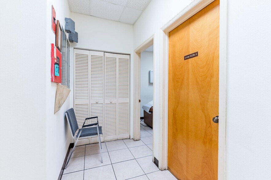 More Photos Of 655 N Indiana Ave, Englewood Medical For Sale