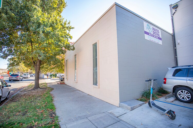 More Photos Of 2414 16th St, Sacramento Office For Sale