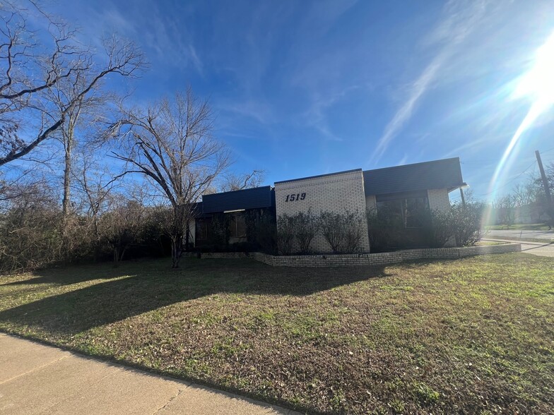 More Photos Of 1519 E Front St, Tyler Medical For Sale