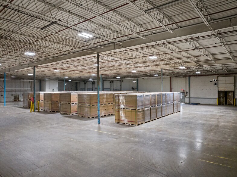 More Photos Of 32 Rabbit Trl, Edgefield Warehouse For Lease