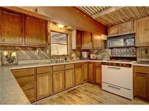 More Photos Of 715 Dallas Dr, Denton Flex For Sale