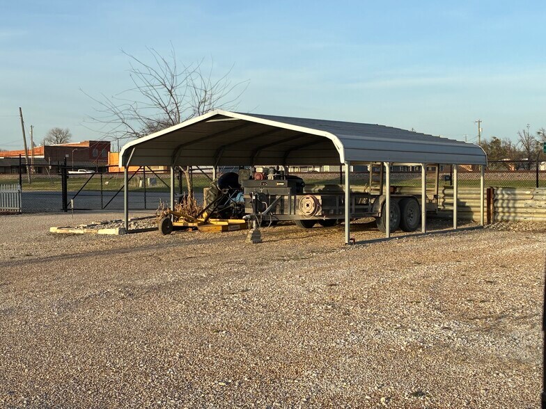 More Photos Of 200 S Wall St, Itasca Land For Lease