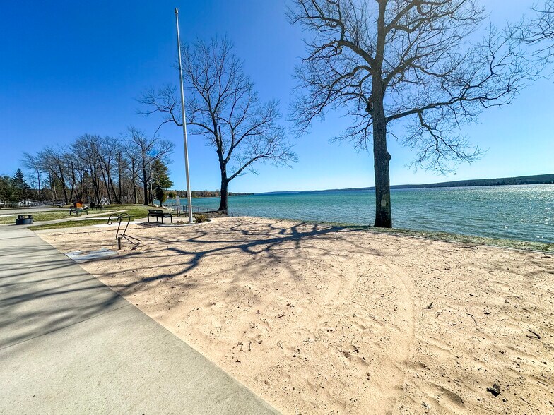 More Photos Of 1511 Hubert Rd, Hubbard Lake Flex For Sale