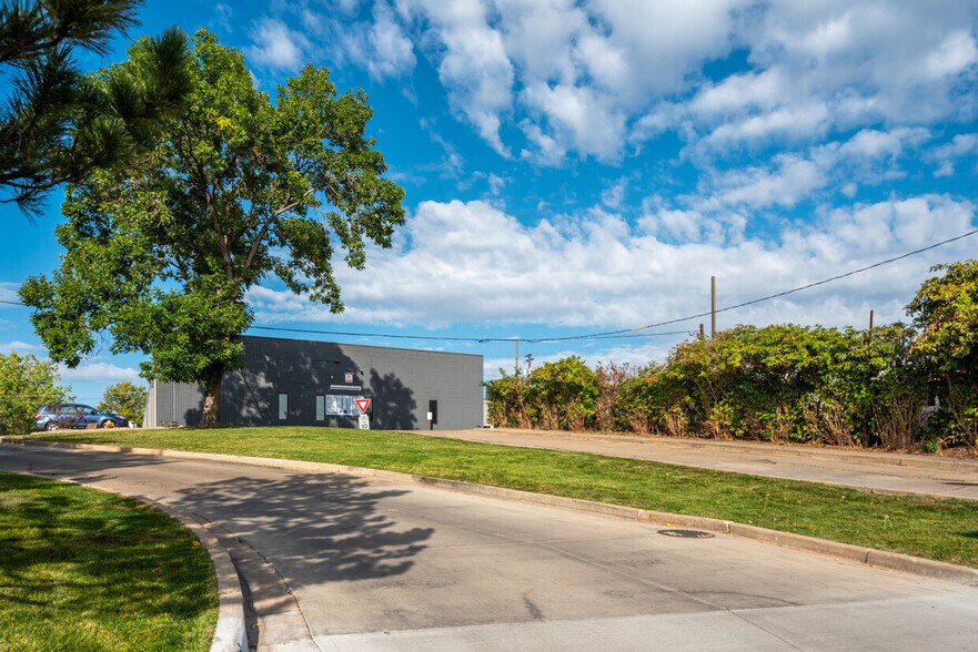 Primary Photo Of 747 Sheridan Blvd, Lakewood Light Distribution For Lease