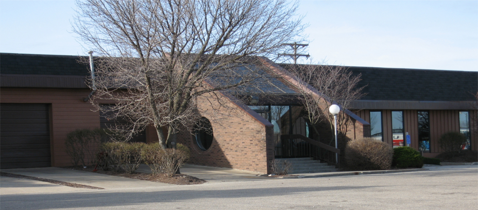 Primary Photo Of 3825-3839 28th St SE, Grand Rapids Storefront Retail Office For Lease