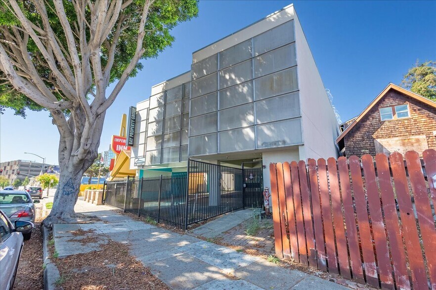 More Photos Of 482 W MacArthur Blvd, Oakland Medical For Sale
