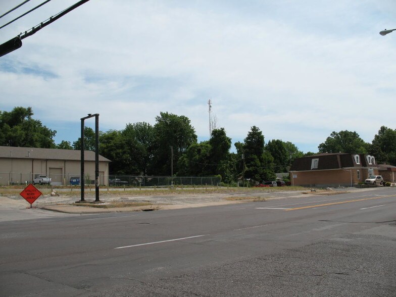 Primary Photo Of 2010 William St, Cape Girardeau Land For Sale