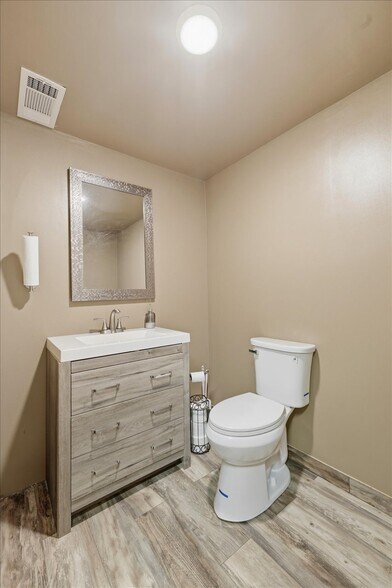 More Photos Of 148 W Green St, Hazlehurst Office For Sale