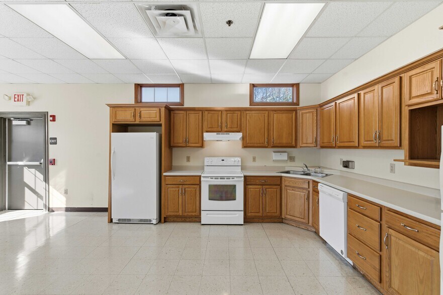 More Photos Of 86 Coraopolis Rd, Coraopolis Medical For Sale