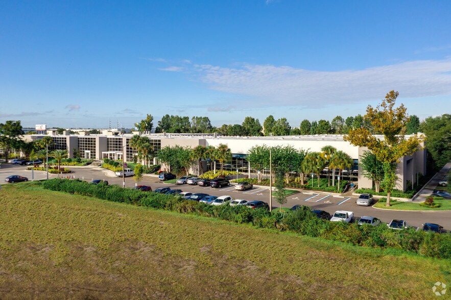 More Photos Of 100 Sunport Ln, Orlando Light Distribution For Lease