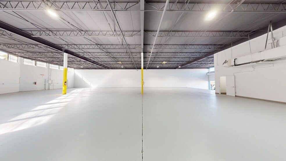 More Photos Of 16411 NW 8th Ave, Miami Distribution For Lease