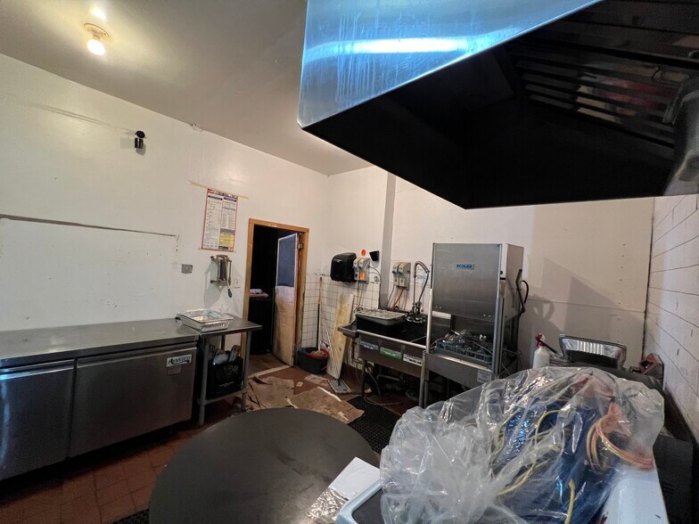 More Photos Of 631 Wilson Ave, Brooklyn Apartments For Lease