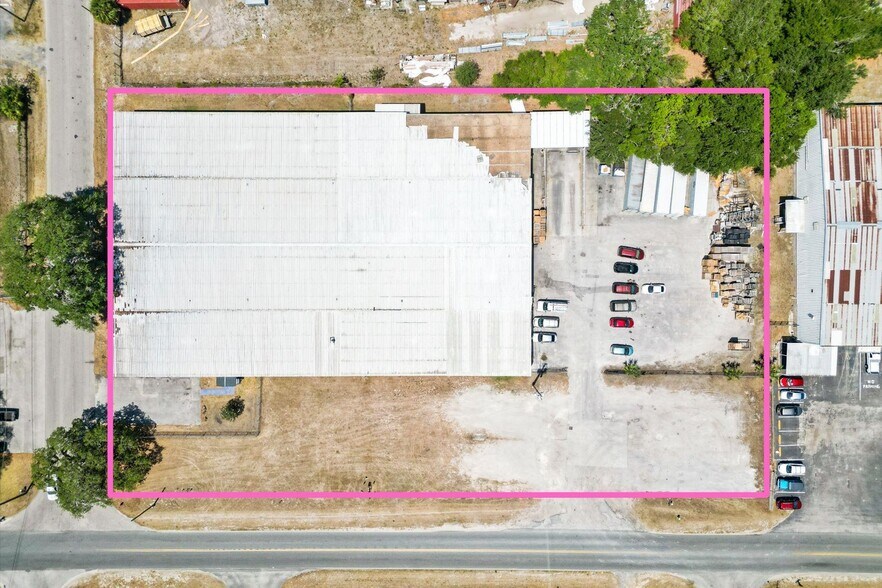 More Photos Of 1103 Thomas Ave, Leesburg Warehouse For Lease