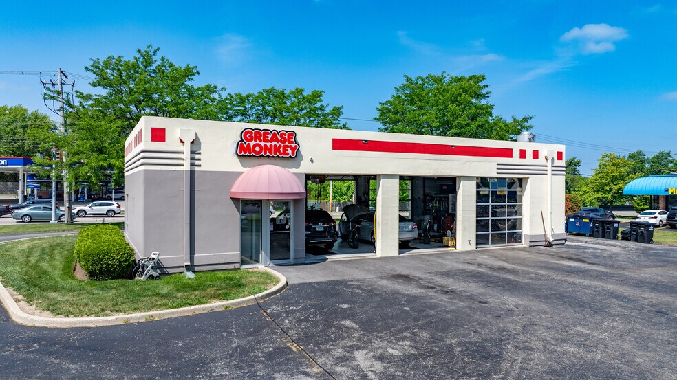 More Photos Of 1079 W Maple Ave, Mundelein Freestanding For Sale