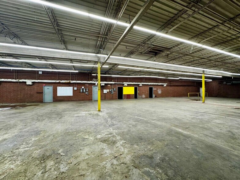 More Photos Of 235 S Hampton Ave, Johnsonville Warehouse For Sale