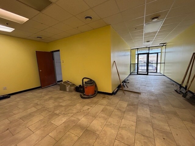 More Photos Of 689 Oxford St W, London Storefront For Lease