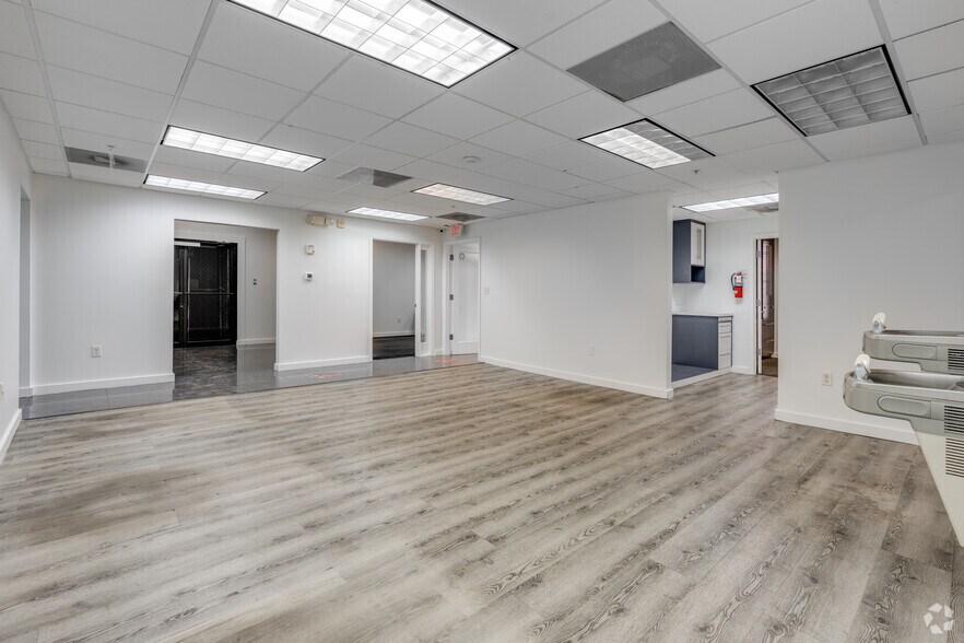 More Photos Of 5240-5260 NW 167th St, Hialeah Warehouse For Lease