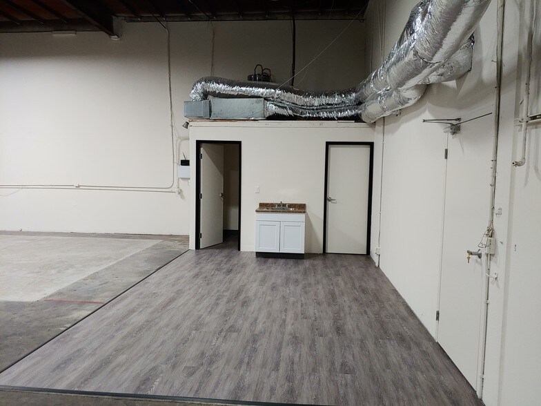 More Photos Of 1203-1243 W Trenton Ave, Orange Warehouse For Lease