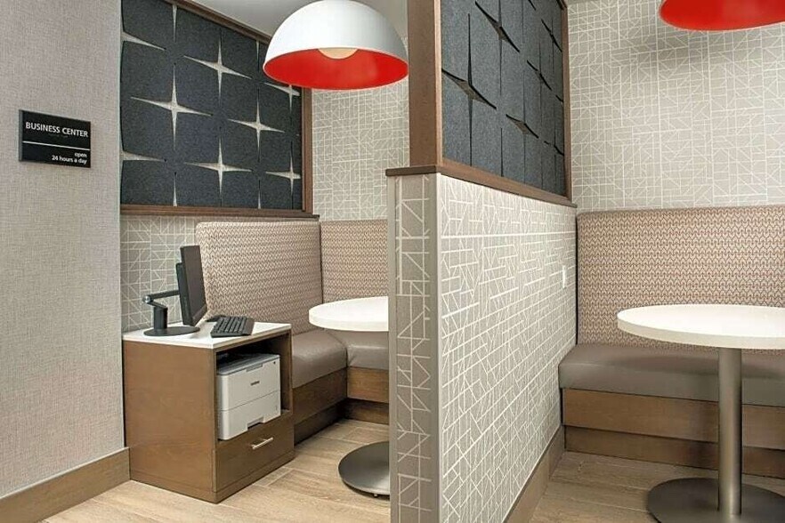 More Photos Of 109 N State Ave, Warroad Hotel For Sale