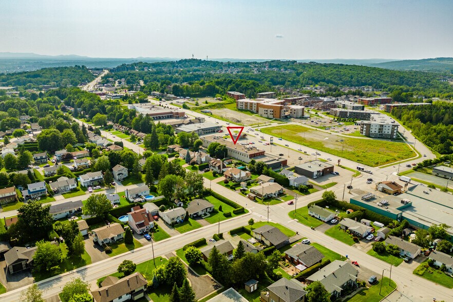 More Photos Of 2140 St King E, Sherbrooke General Retail For Lease