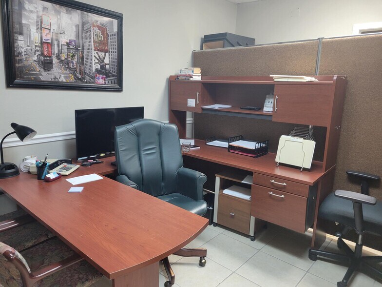 More Photos Of 1323 Viscaya Pky, Cape Coral Medical For Sale
