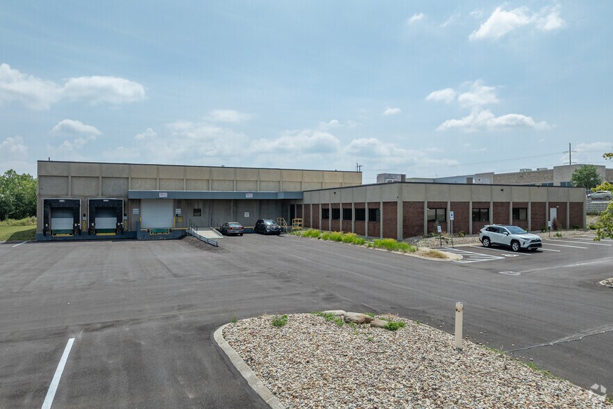 Primary Photo Of 4741 Hinckley Ind Pky, Cleveland Manufacturing For Lease