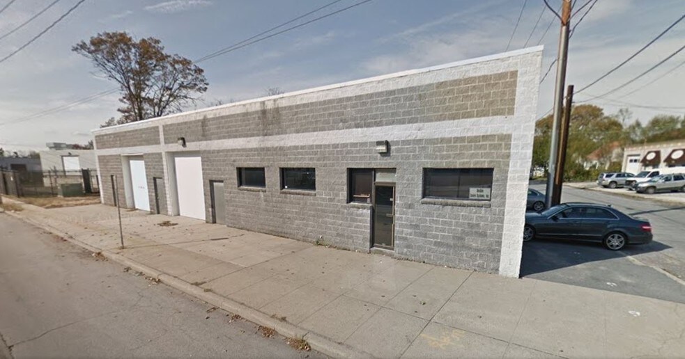 More Photos Of 190 E Hoffman Ave, Lindenhurst Warehouse For Lease