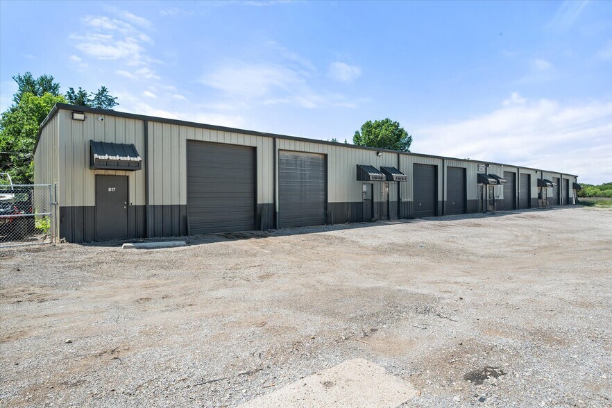 More Photos Of 801-817 S 6th Ave, Mansfield Flex For Sale