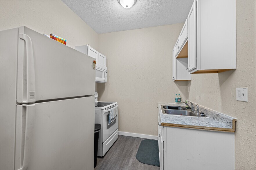 More Photos Of 2734 Bridge Ave, Davenport Multifamily For Sale