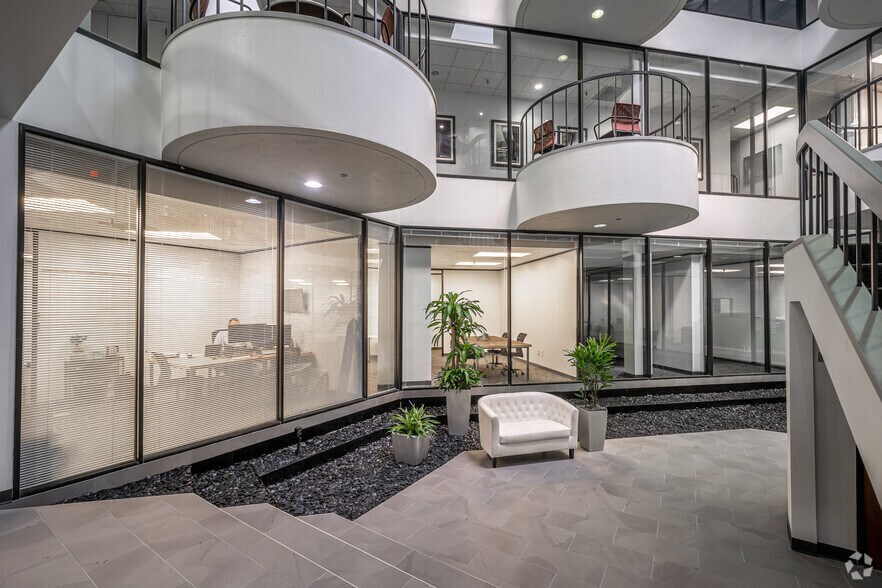 More Photos Of 110-140 Cypress Station Dr, Houston Unknown For Lease