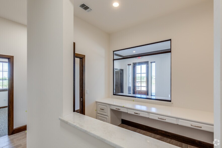 More Photos Of 1201 Magnolia Ct, Moore Office For Sale