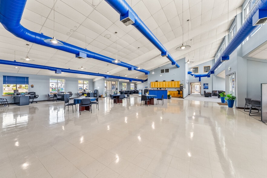 More Photos Of 3976 Crater Lake Ave, Medford Auto Dealership For Lease