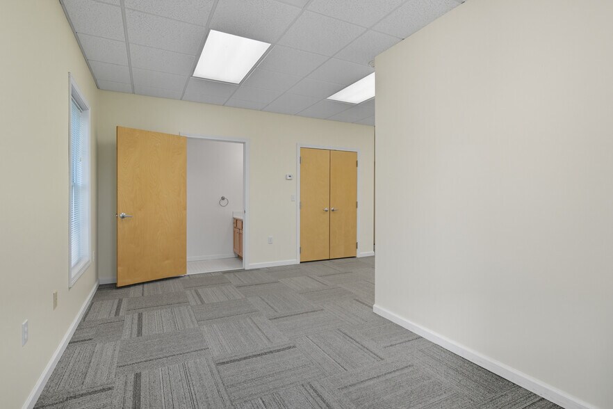 More Photos Of 5 Creamery Brk, East Granby Office For Sale