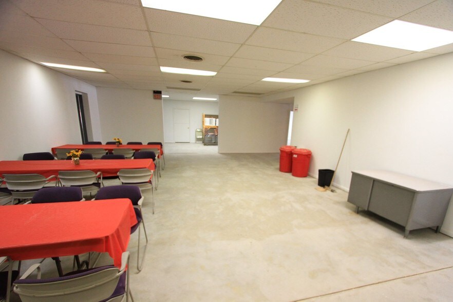 More Photos Of 108 SE 6th St, Abilene Specialty For Sale