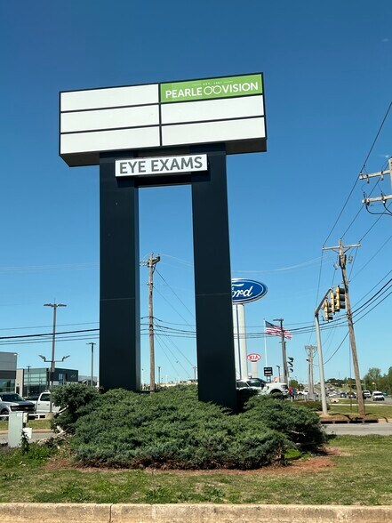 More Photos Of 8503-8549 N Rockwell Ave, Oklahoma City Unknown For Lease