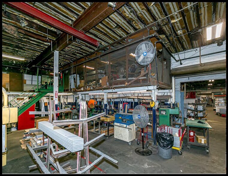 More Photos Of 95 State St, Westbury Manufacturing For Lease