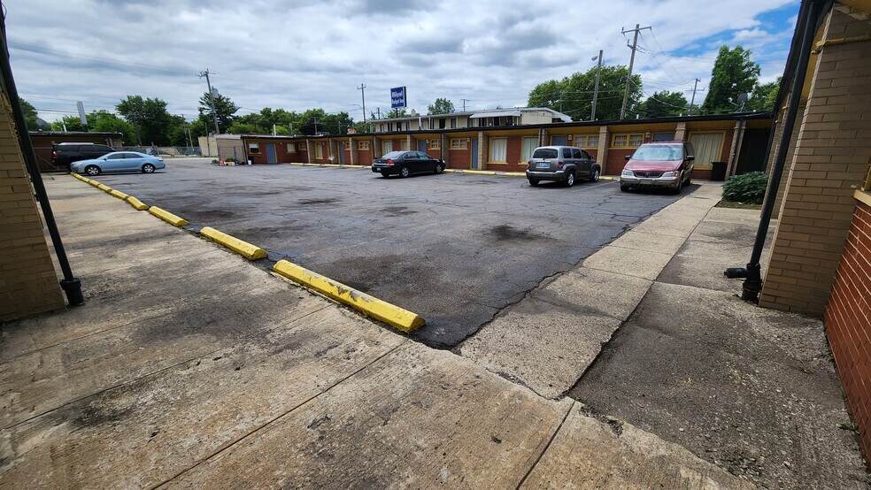 More Photos Of 22400 Plymouth Rd, Detroit Hotel For Sale