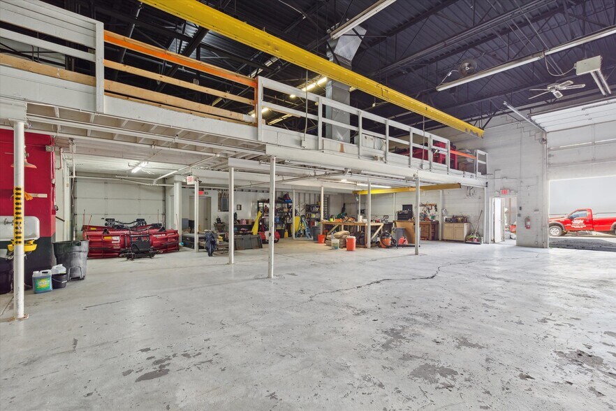 More Photos Of 4800 Joslyn Rd, Lake Orion Light Manufacturing For Sale