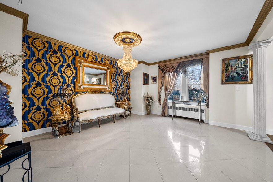 More Photos Of 70 Park Ave, Bay Shore Multifamily For Sale