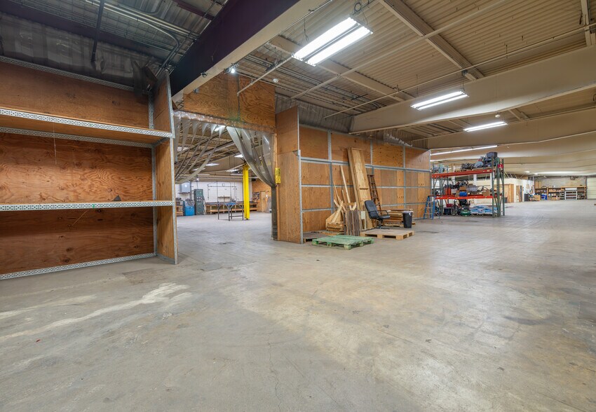 More Photos Of 1650 S Galena Ave, Freeport Industrial For Sale